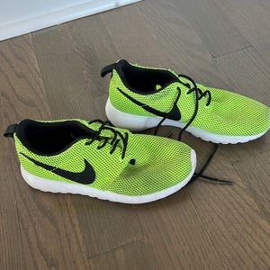Nike Neon Green Sneaker Kid Size 3.5/Women’s size 5